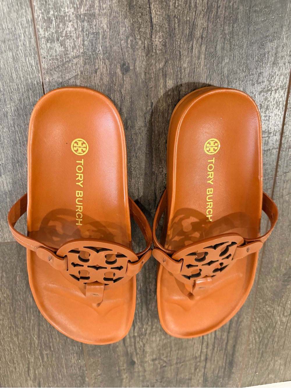 Tory Burch Leather Logo Thong Sandals in Cognac Brown - Picture 3 of 6